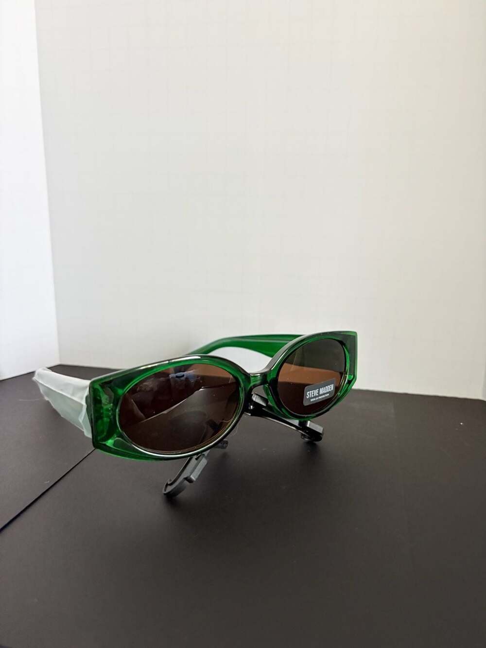 Steve Madden Oval Sunglasses Green Plastic